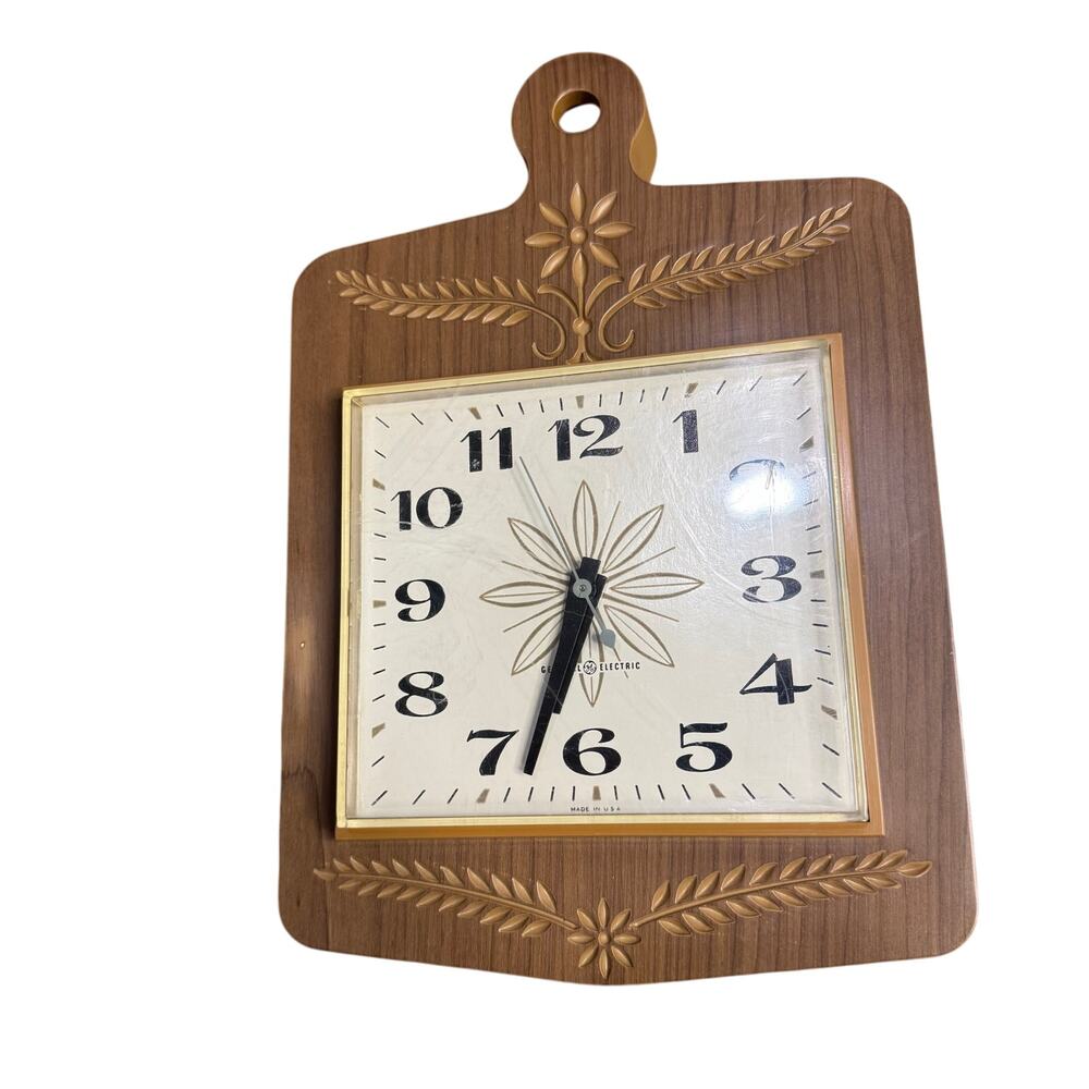 VTG GE General Electric Kitchen Wall Clock 2146 Wood Grain Plastic Cutting Board